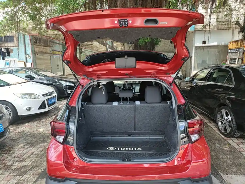 Toyota Yaris L — фото 15