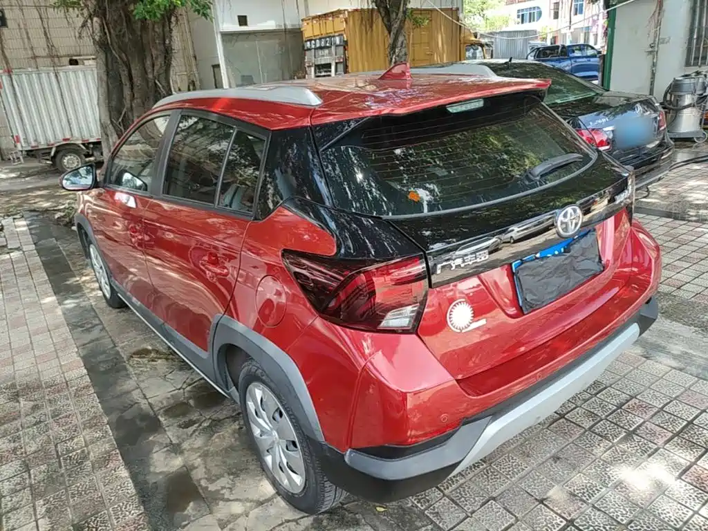 Toyota Yaris L — фото 23