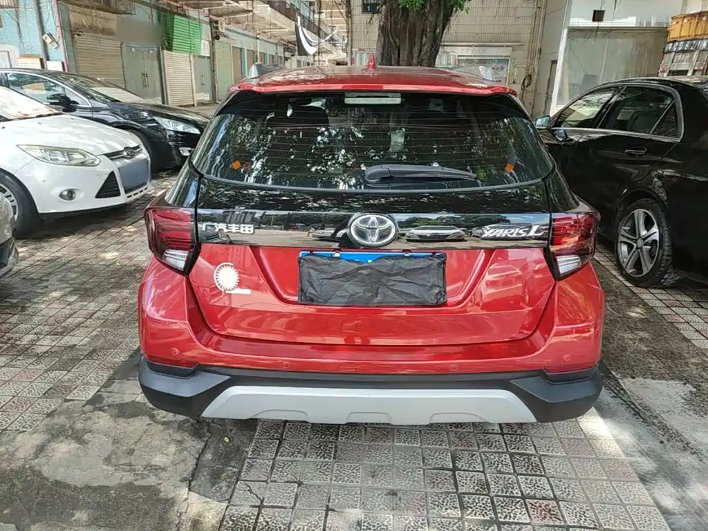 Toyota Yaris L — фото 4