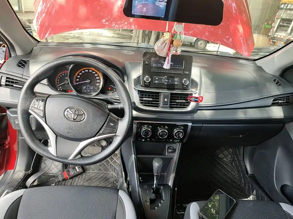 Toyota Yaris L — фото 6