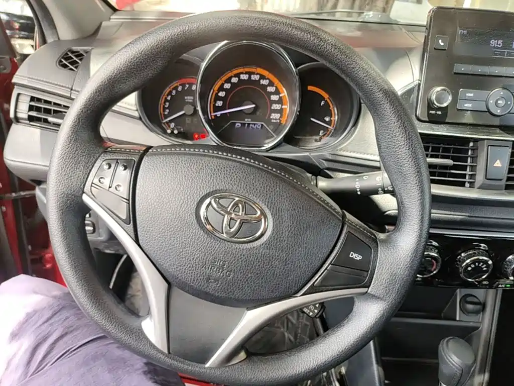 Toyota Yaris L — фото 7