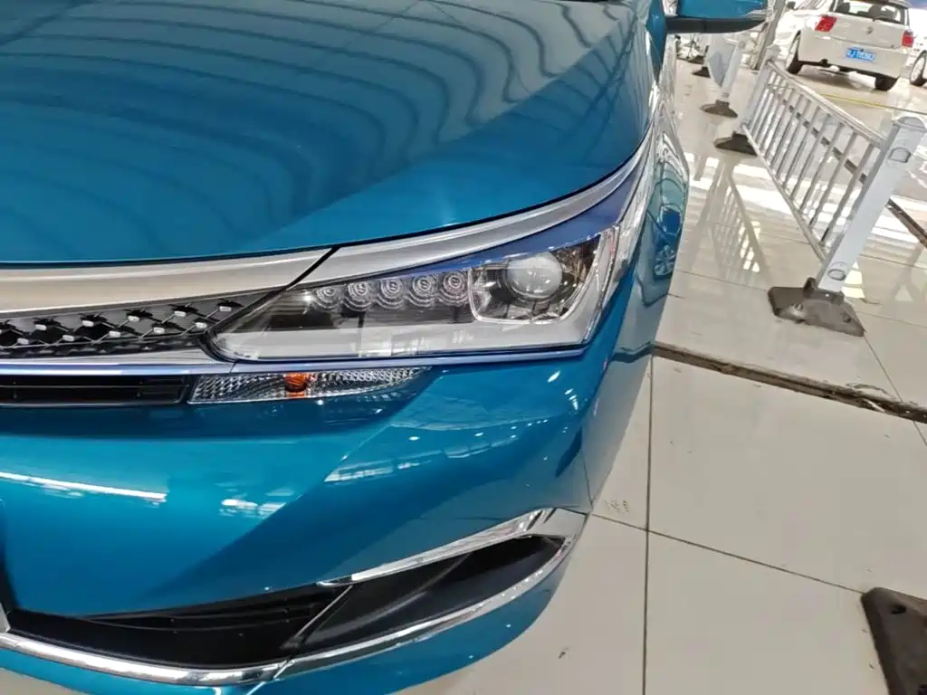 Toyota Corolla Hybrid — фото 3