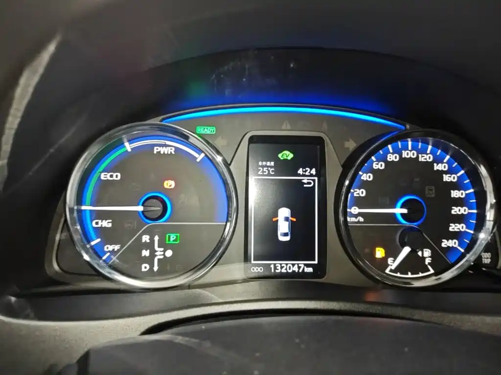 Toyota Corolla Hybrid — фото 8
