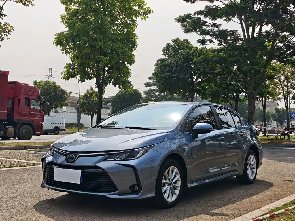 Toyota Corolla — фото 2