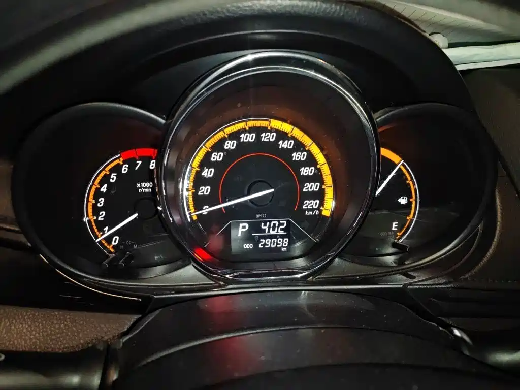 Toyota Yaris L — фото 4