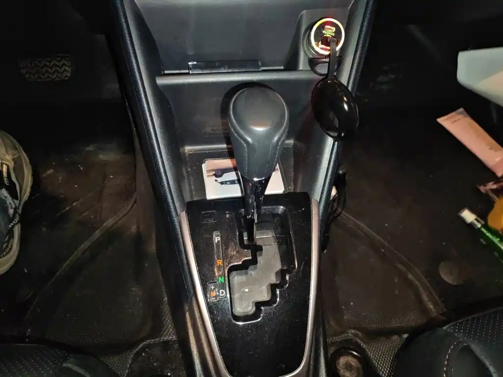 Toyota Yaris L — фото 7