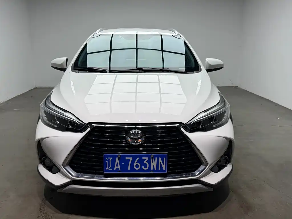 Toyota Yaris L — фото 2
