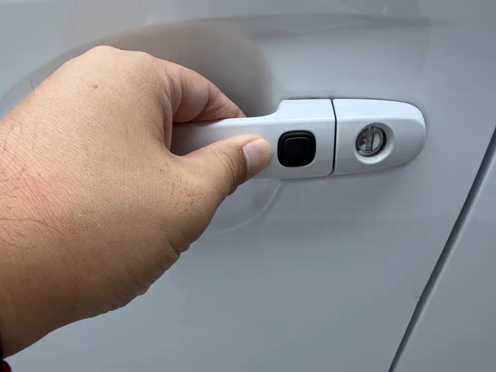Toyota Yaris L — фото 18