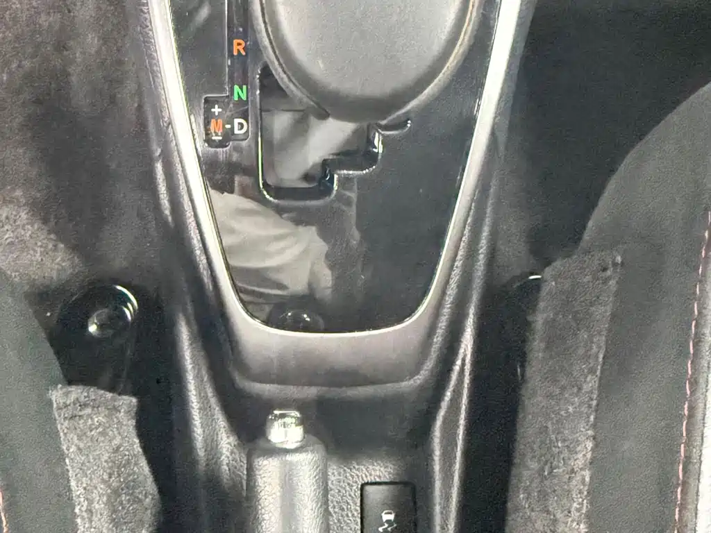 Toyota Yaris L — фото 11