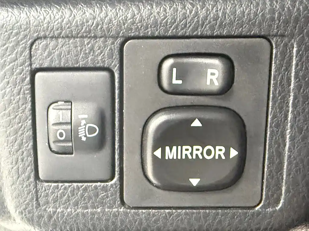 Toyota Yaris L — фото 14