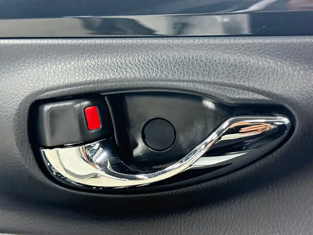 Toyota Yaris L — фото 15