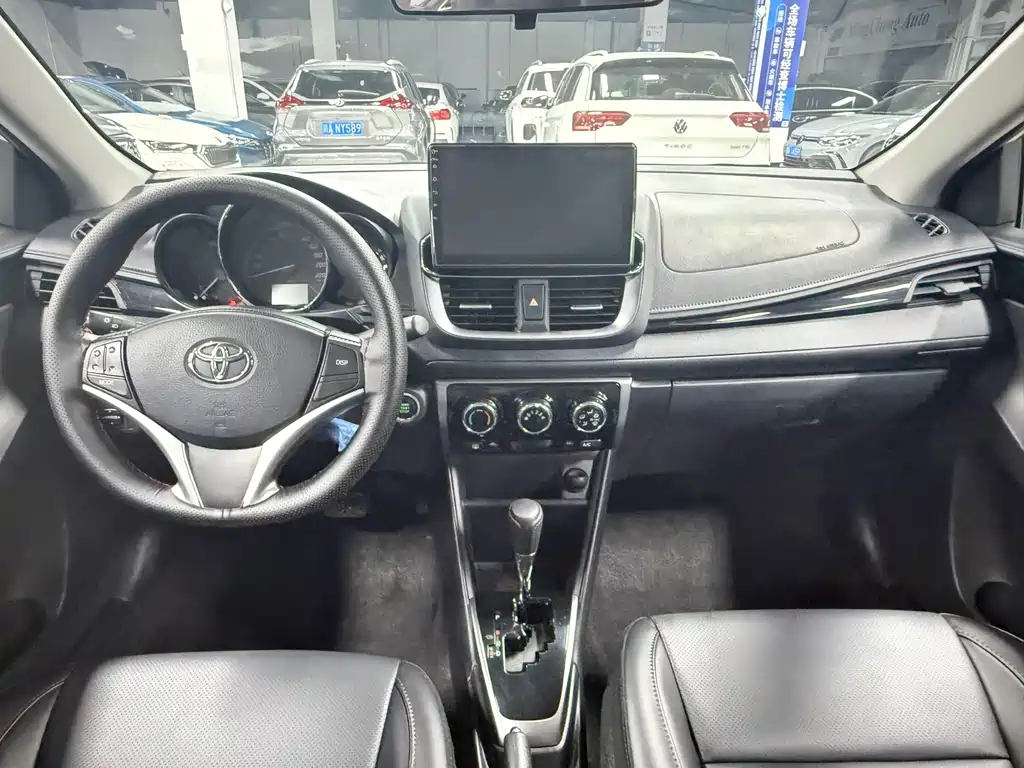 Toyota Yaris L — фото 19