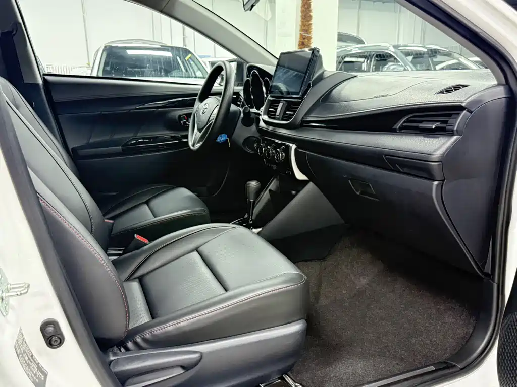 Toyota Yaris L — фото 21