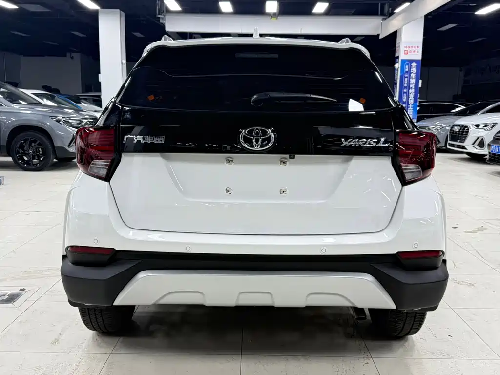 Toyota Yaris L — фото 6