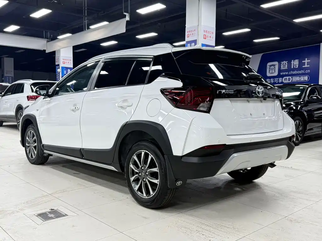 Toyota Yaris L — фото 7
