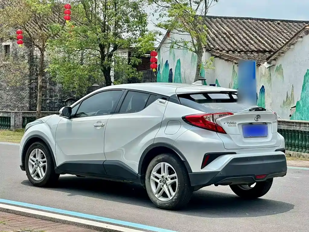 Toyota C-HR — фото 11