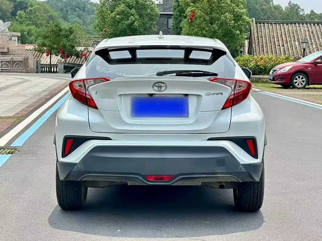 Toyota C-HR — фото 13