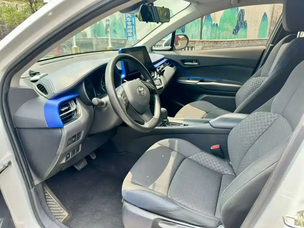 Toyota C-HR — фото 21