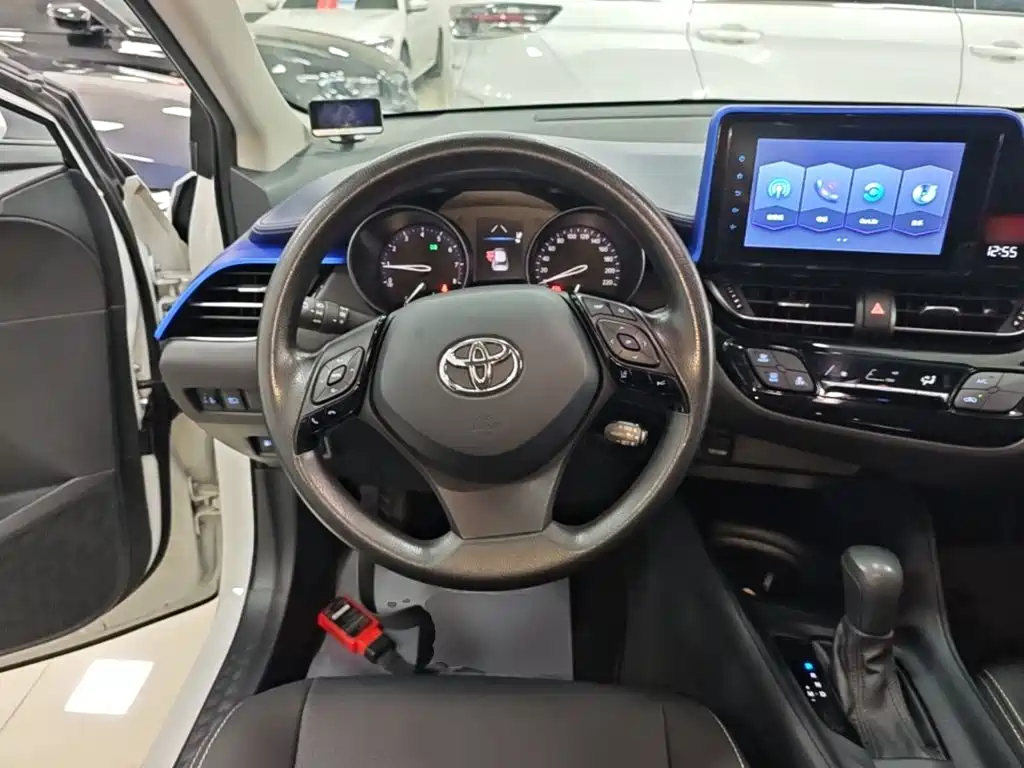 Toyota C-HR — фото 7