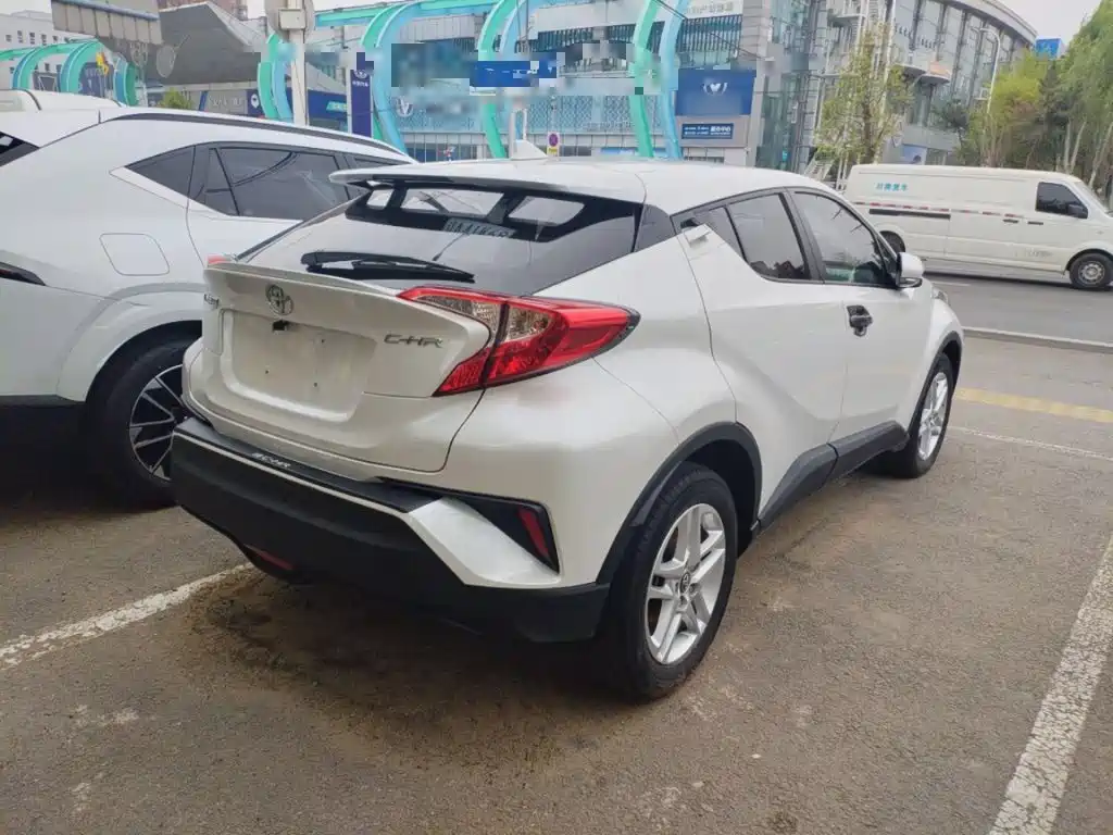 Toyota C-HR — фото 10