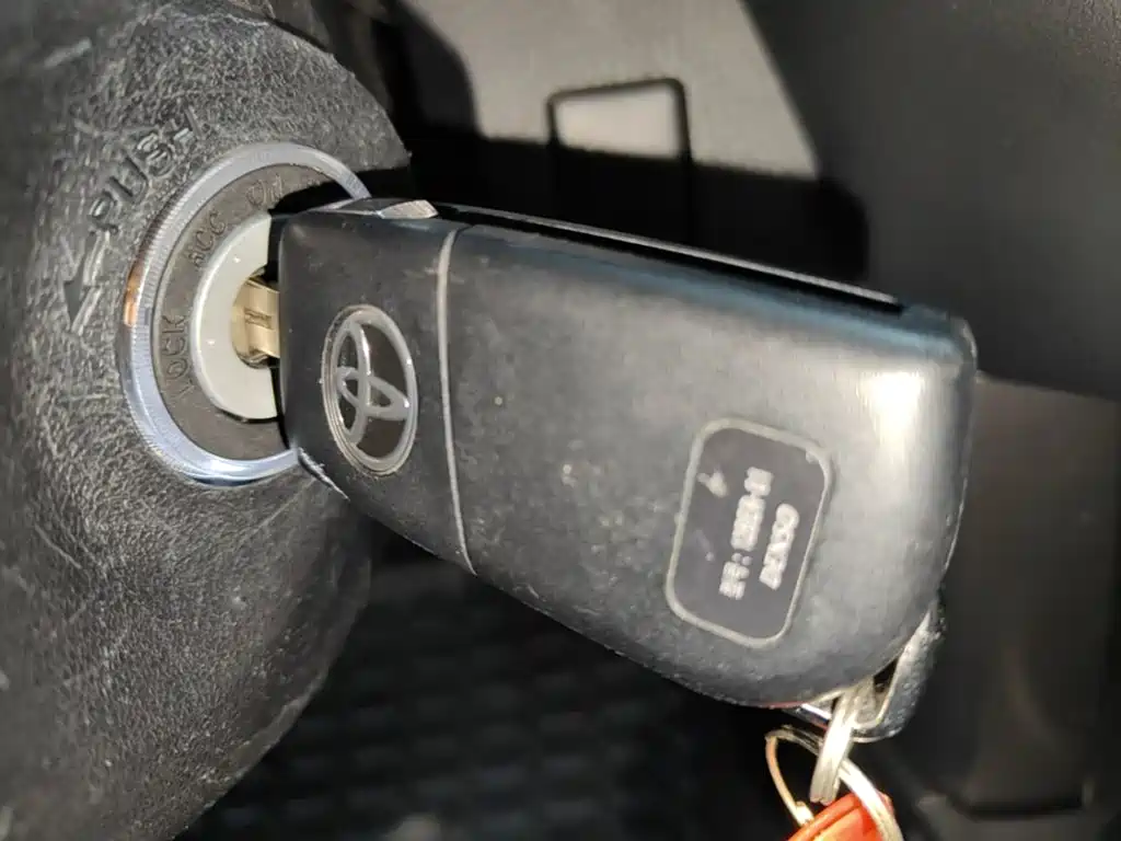 Toyota RAV4 — фото 17