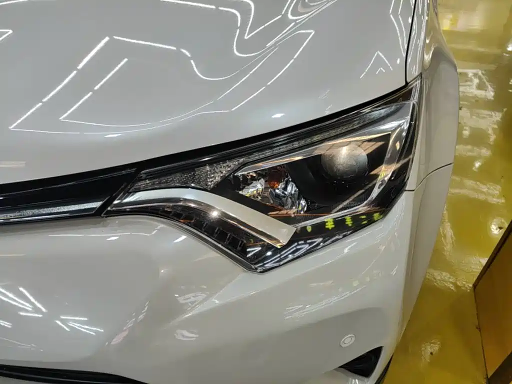 Toyota RAV4 — фото 18