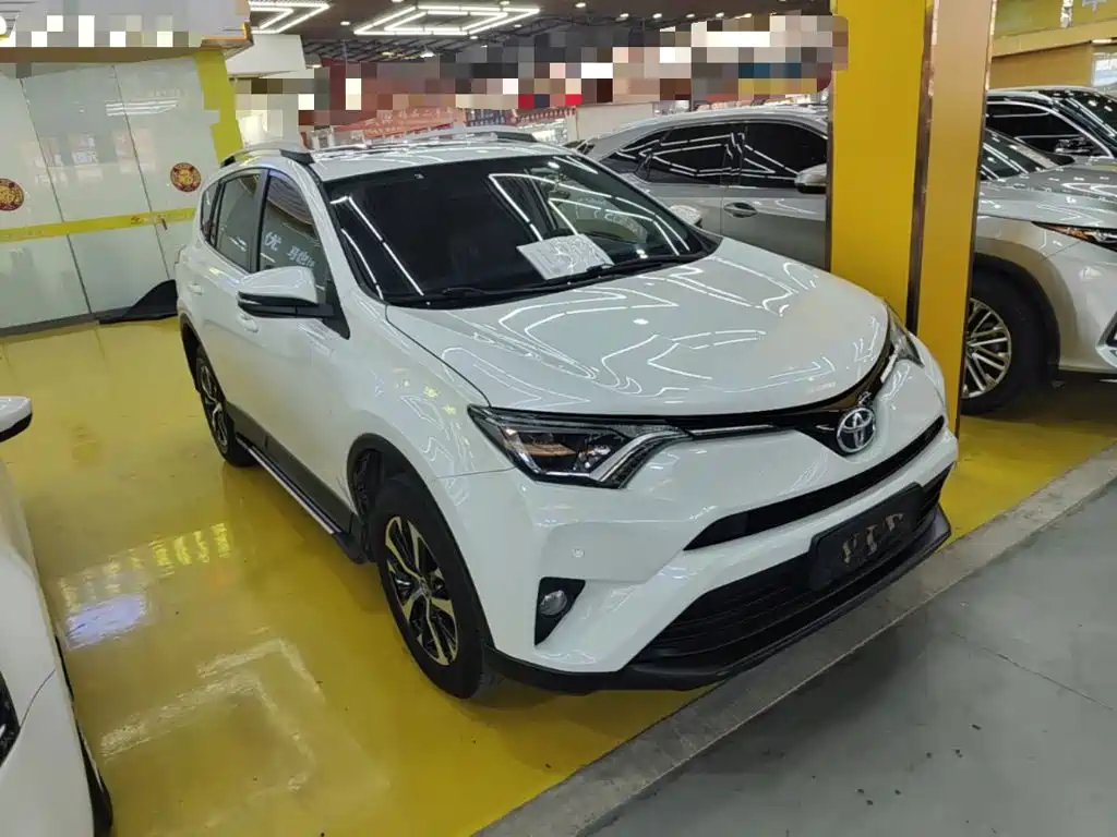 Toyota RAV4 — фото 22