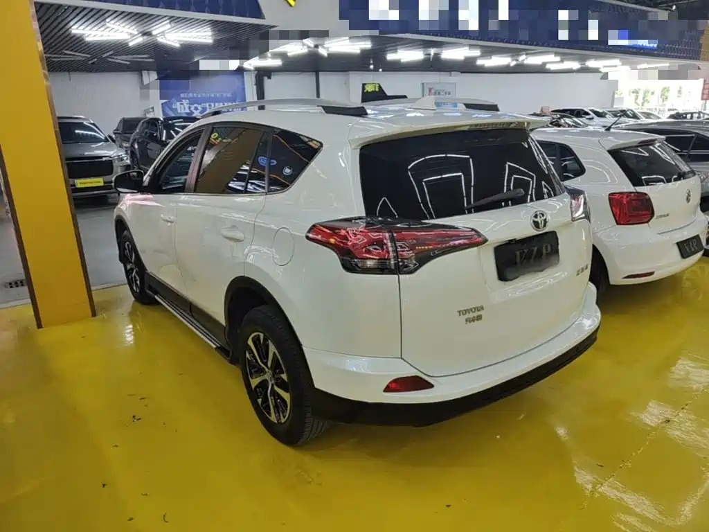 Toyota RAV4 — фото 23