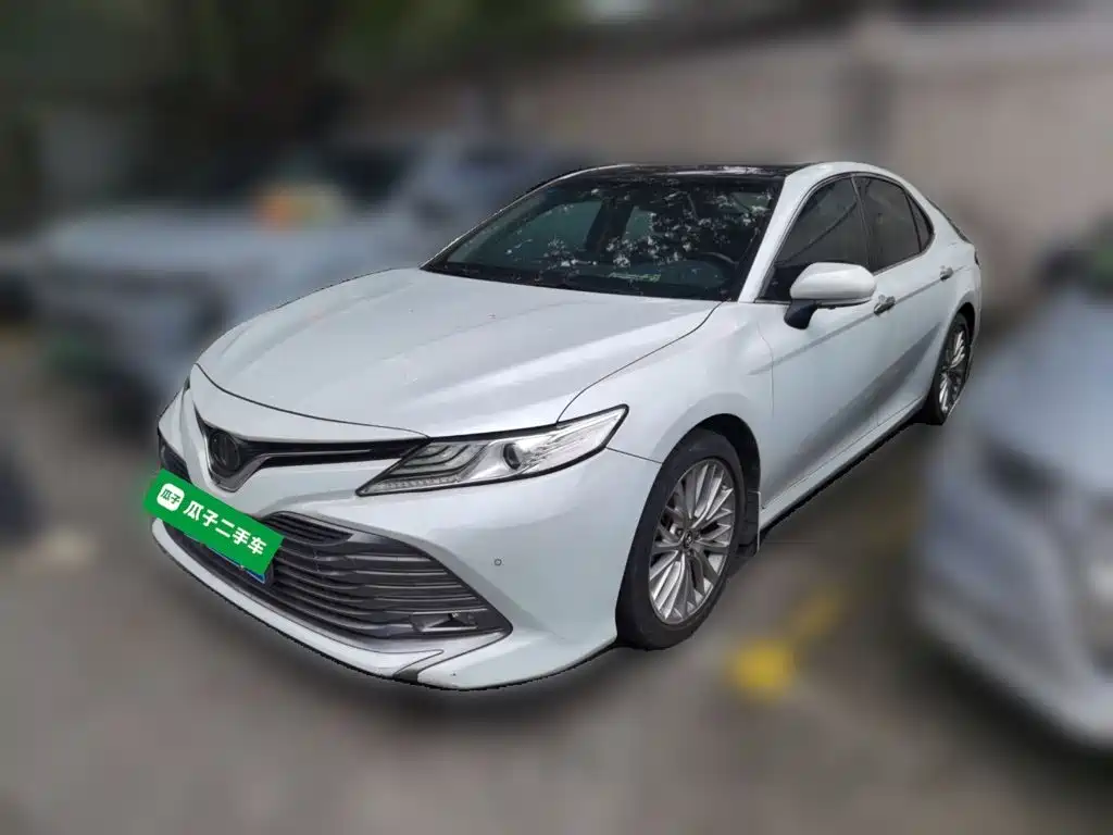 Toyota Camry — фото 2