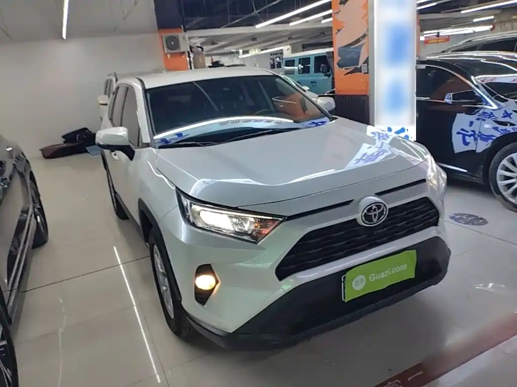 Toyota RAV4 — фото 4