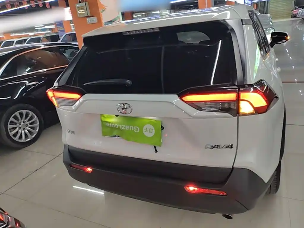 Toyota RAV4 — фото 6