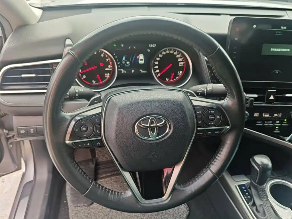 Toyota Camry — фото 11