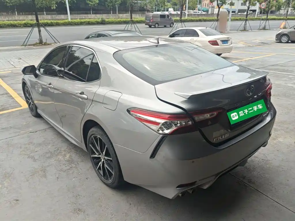 Toyota Camry — фото 5