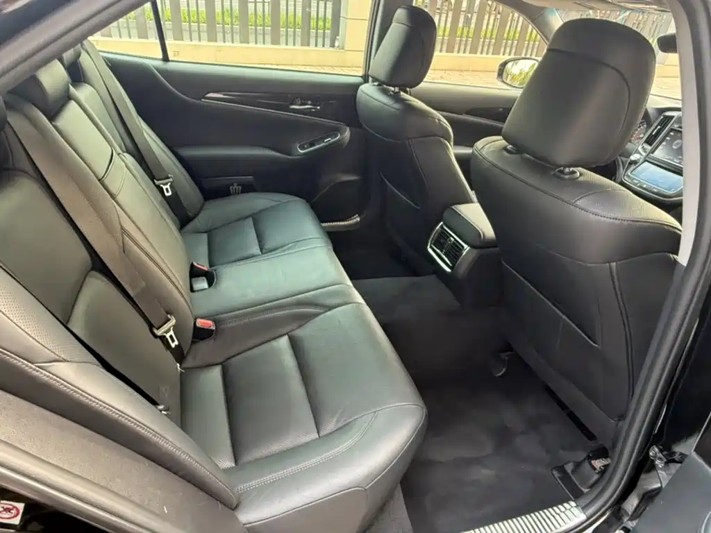 Toyota Crown — фото 18