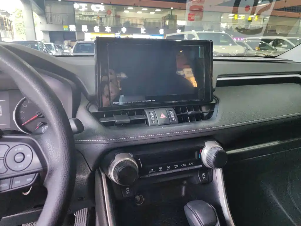 Toyota RAV4 — фото 15