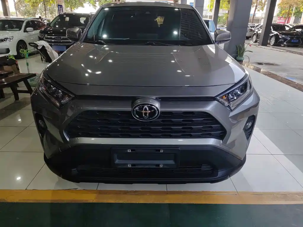 Toyota RAV4 — фото 4
