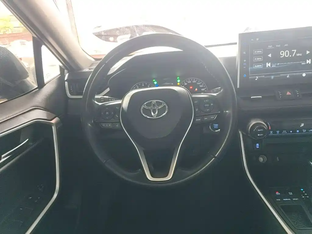 Toyota Wildlander — фото 11