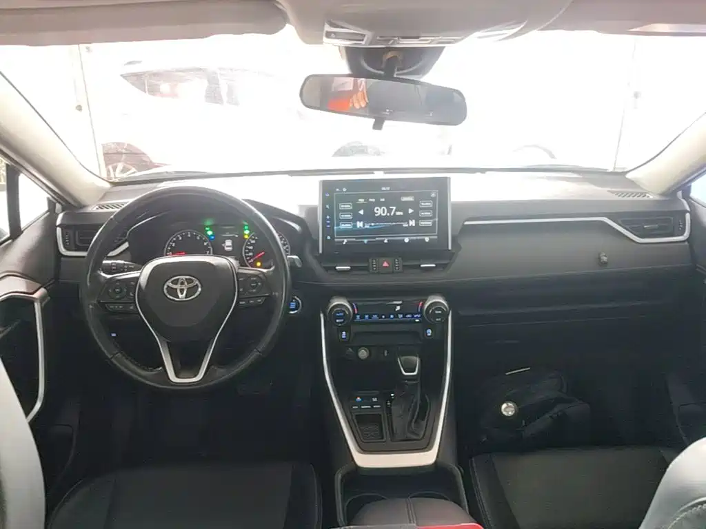 Toyota Wildlander — фото 10