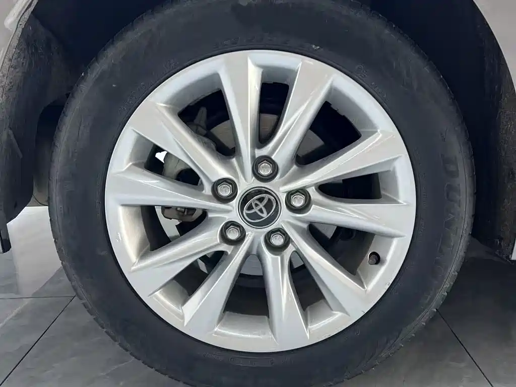 Toyota Corolla — фото 15