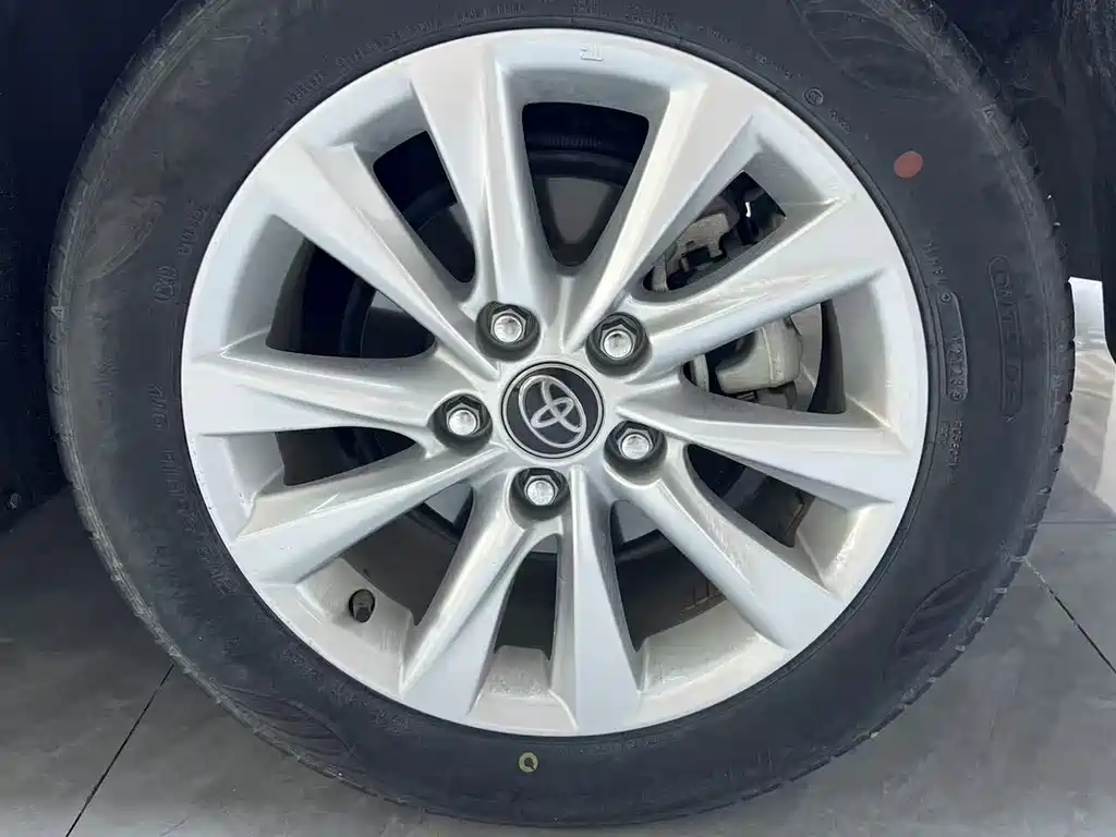 Toyota Corolla — фото 18
