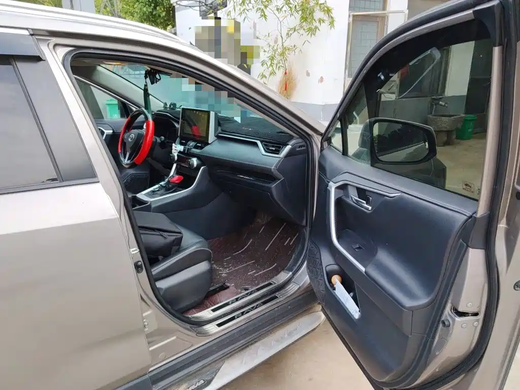 Toyota RAV4 — фото 20