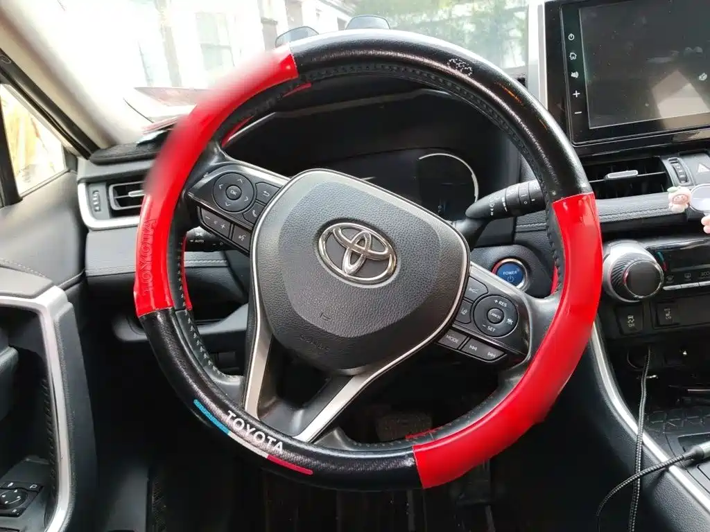 Toyota RAV4 — фото 3