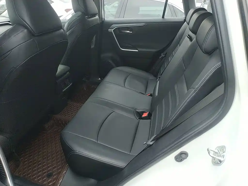 Toyota Wildlander — фото 13