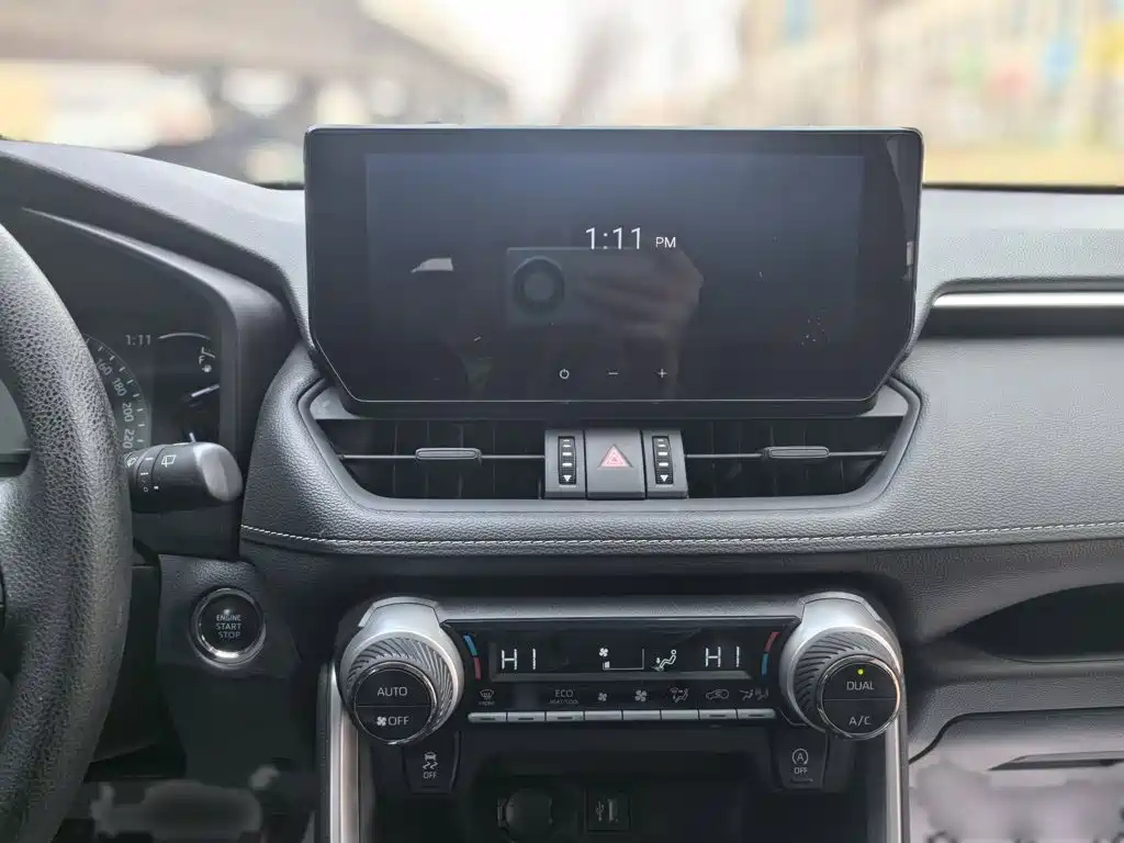 Toyota RAV4 — фото 17