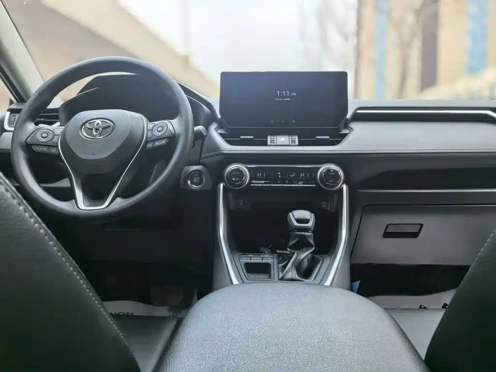 Toyota RAV4 — фото 18