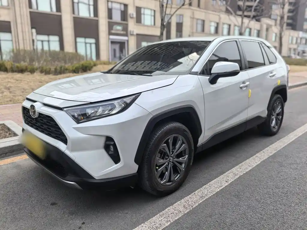 Toyota RAV4 — фото 3