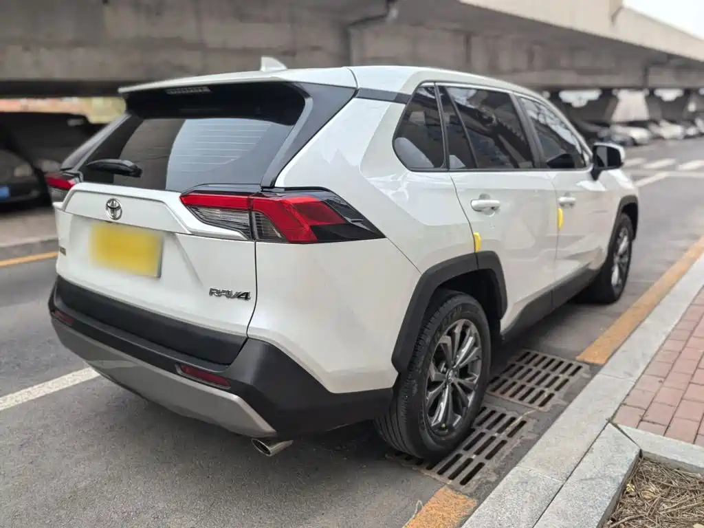 Toyota RAV4 — фото 10