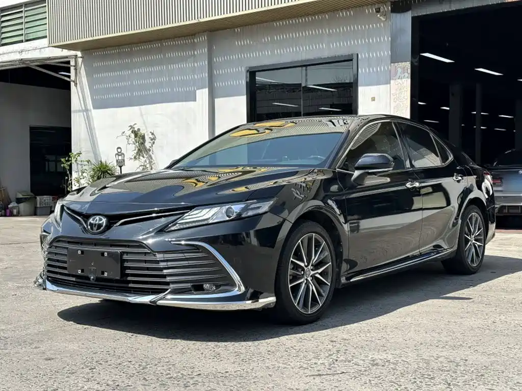 Toyota Camry — фото 2