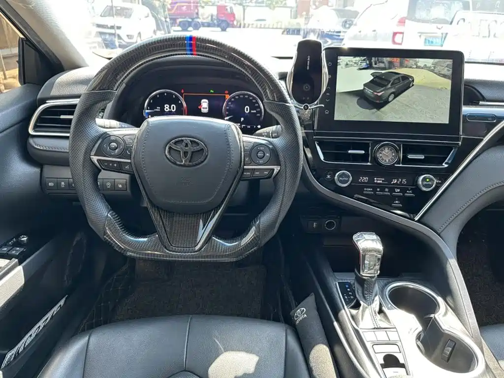 Toyota Camry — фото 14
