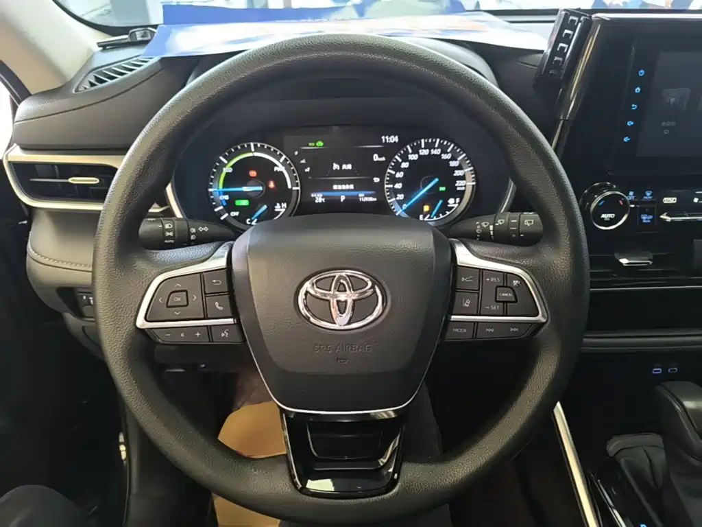 Toyota Highlander — фото 11